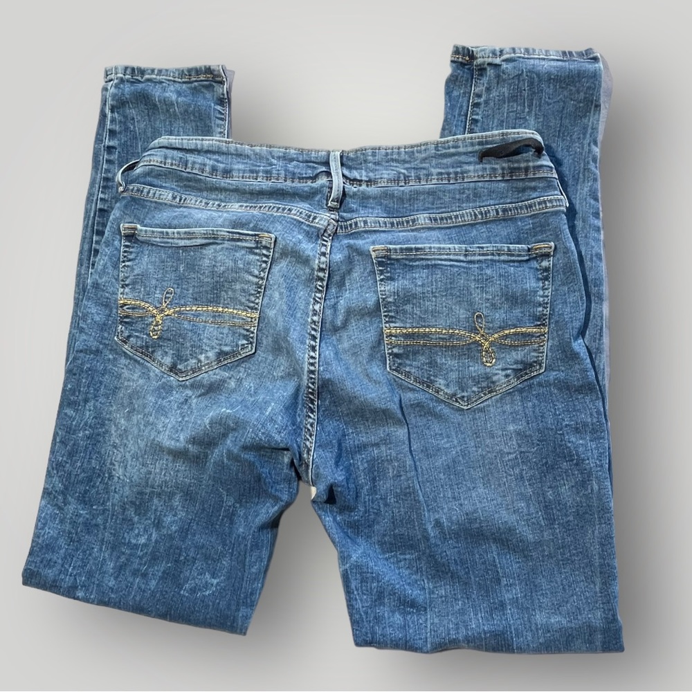Denizen from Levi’s Low Rise Distressed Jeggings 15 - Picture 7 of 16